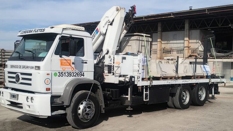 Camión con hidrogrúa de Córdoba Fletes (foto 7 de 7)