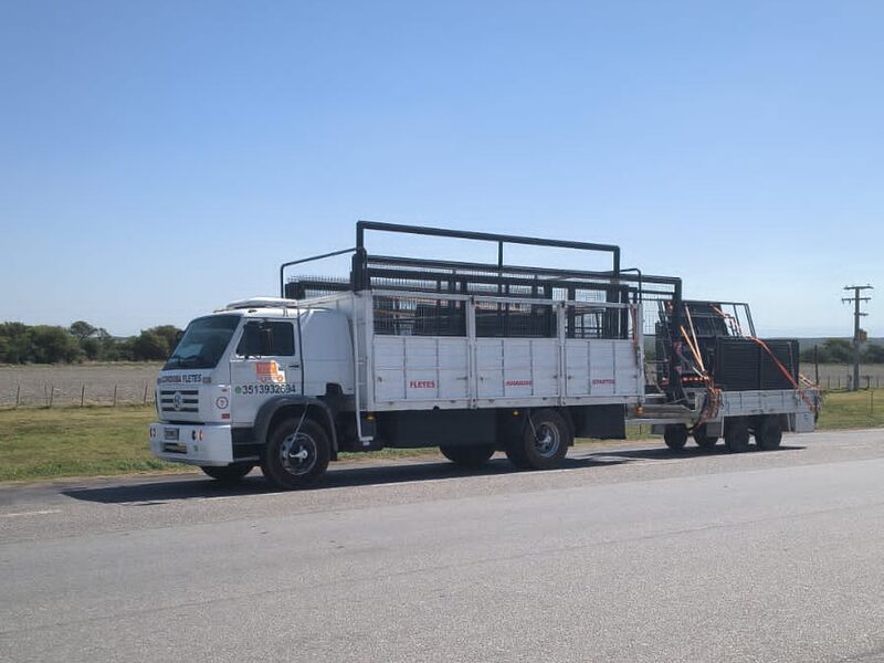 Camión con trailer de 50 m³ de Córdoba Fletes (foto 4 de 5)